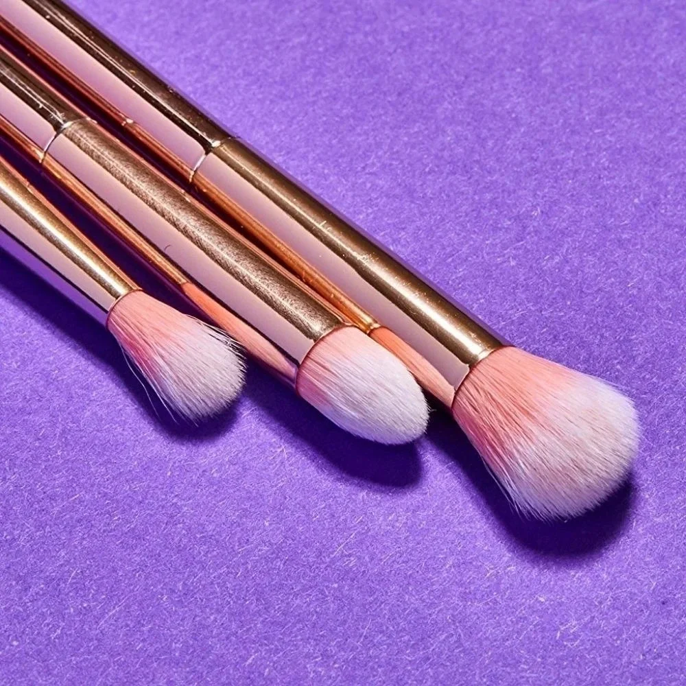 {SET} FRIENDS X MAKEUP REVOLUTION 